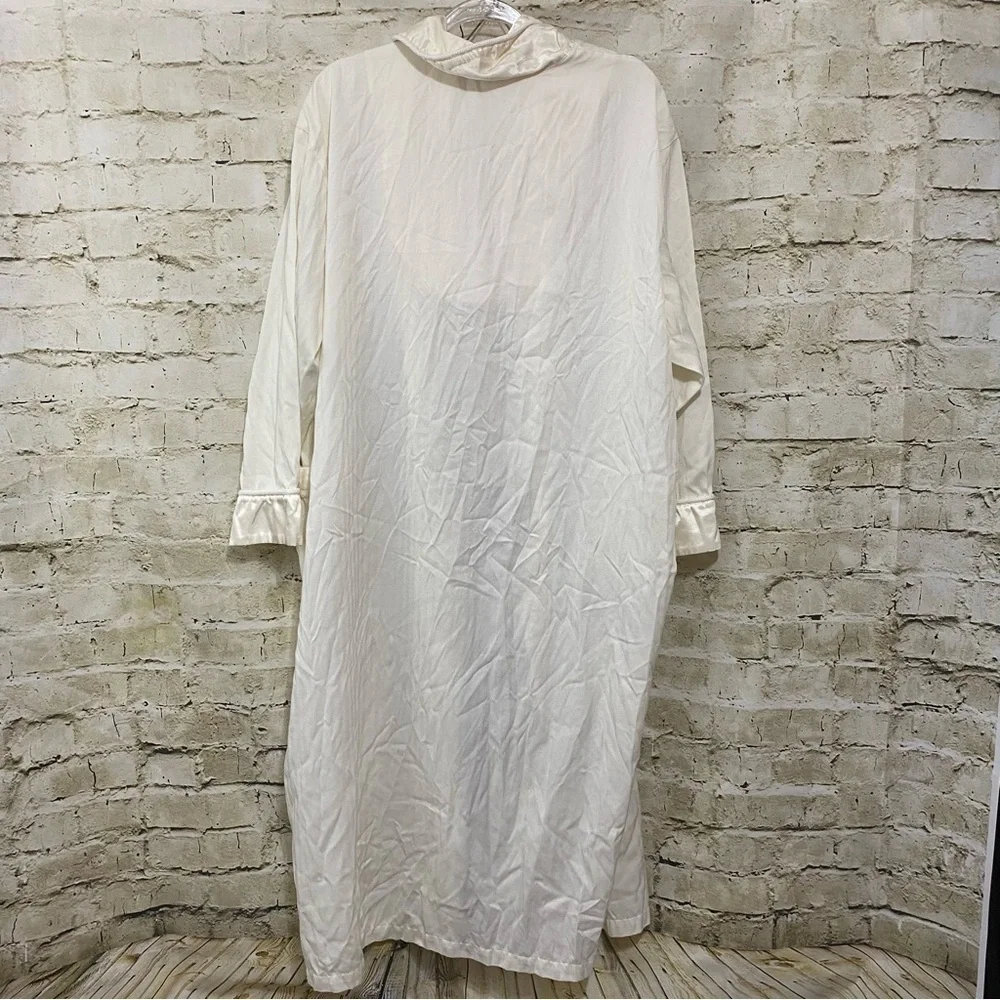 Victorias Secret Cream Long Pocket Satin Trim Bath Robe